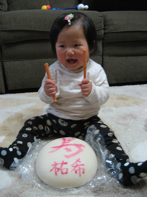 祐希ちゃんと一升餅のお写真