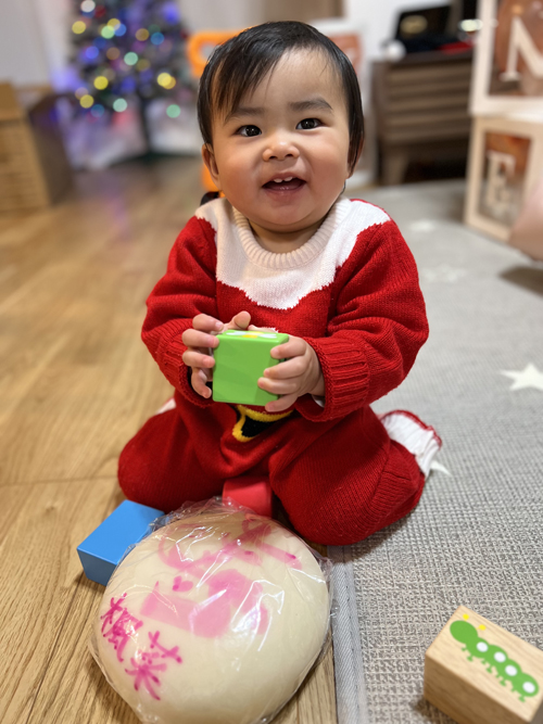 一升餅（誕生餅）でお誕生祝いされた　鈴木　楓菜ちゃん　のカワイイお写真